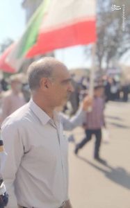 عکس/ حضور پدر مهدی طارمی در راهپیمایی ۱۳ آبان